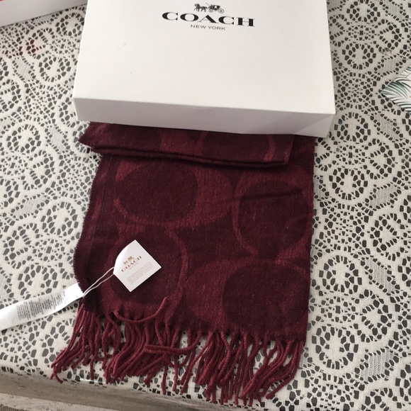 Coach Signature Scarf 🧣 - Picture 5 of 5